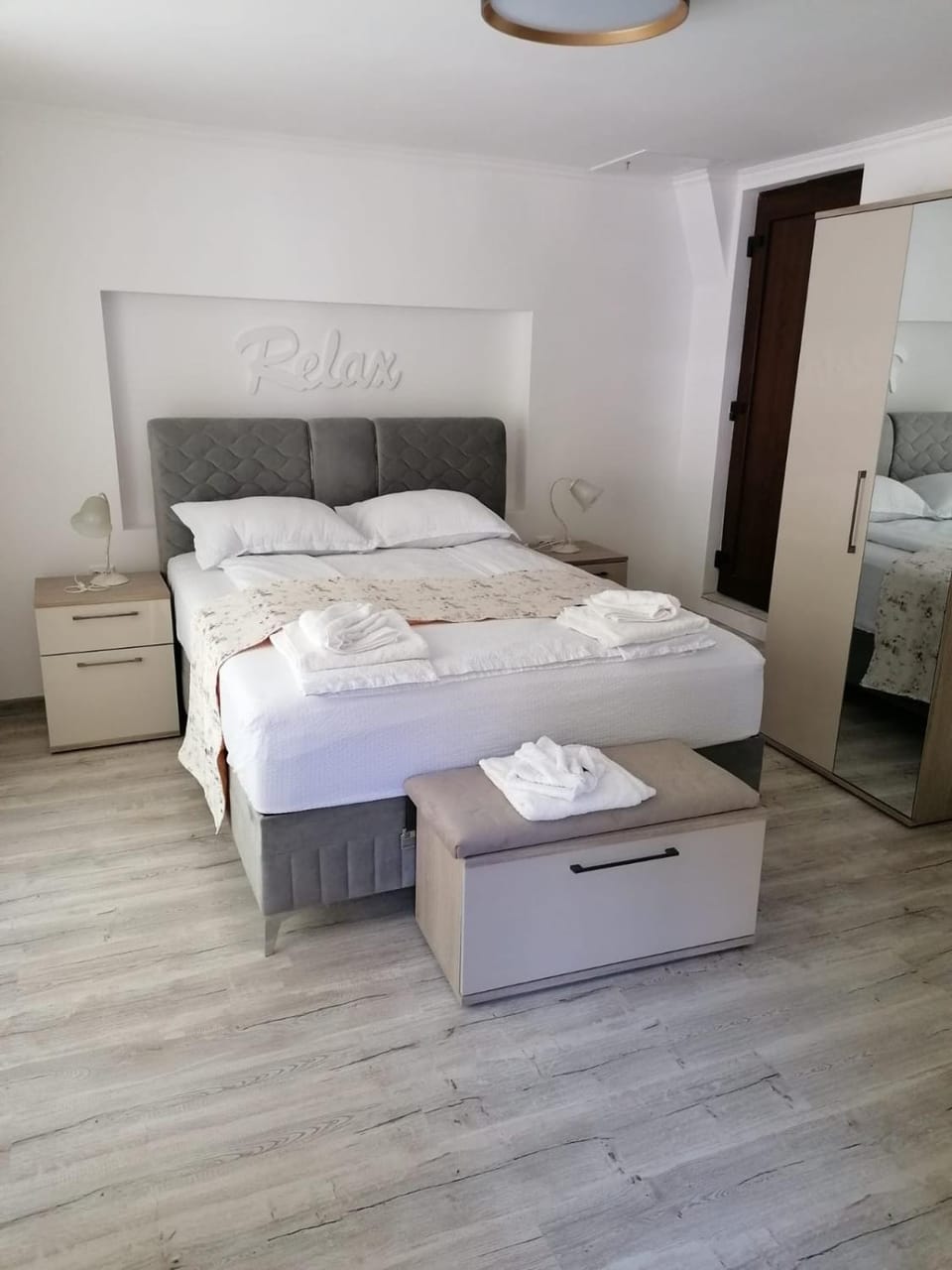 Bed, Photo of the whole room