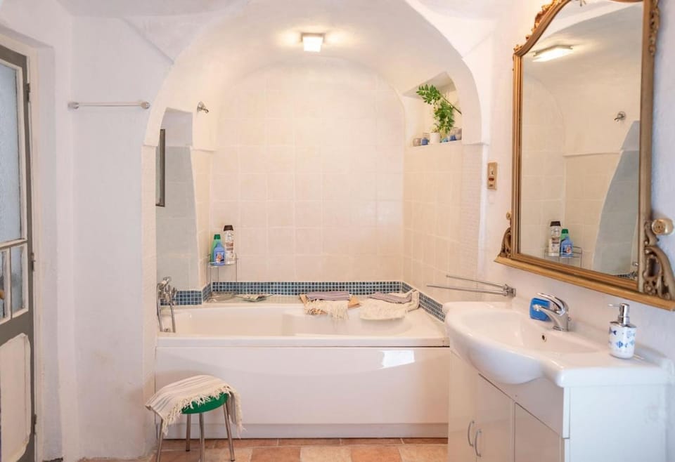 Bathroom, Bath