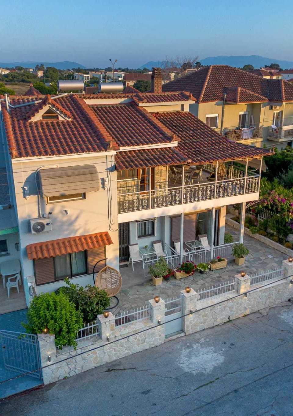 Property building, Day, Neighbourhood, Street view