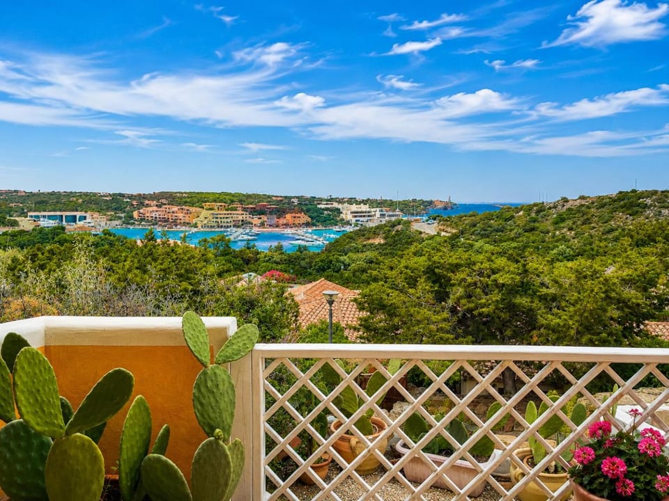 Property building, Balcony/Terrace, Sea view