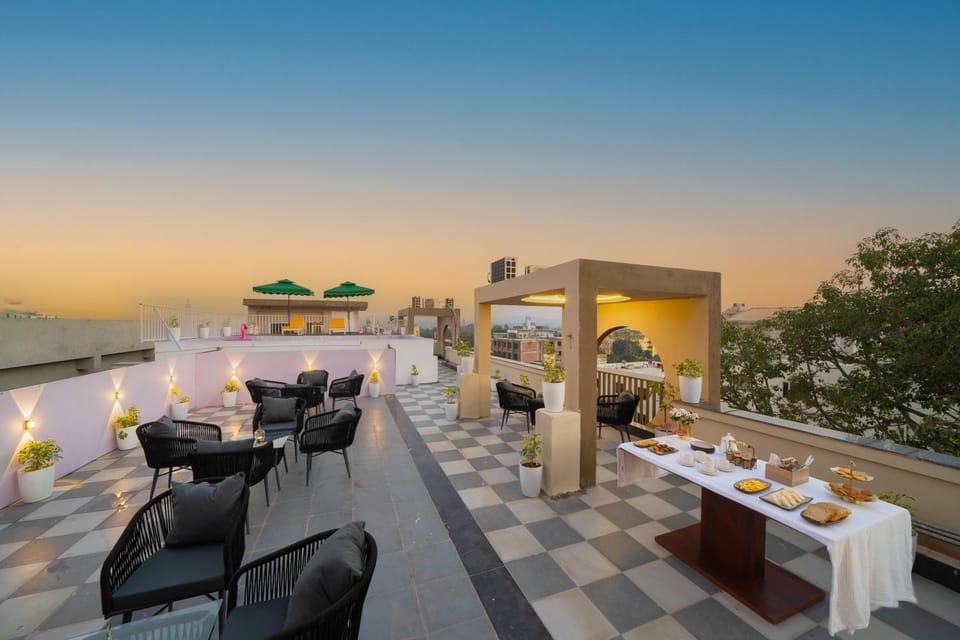 Restaurant/places to eat, Balcony/Terrace