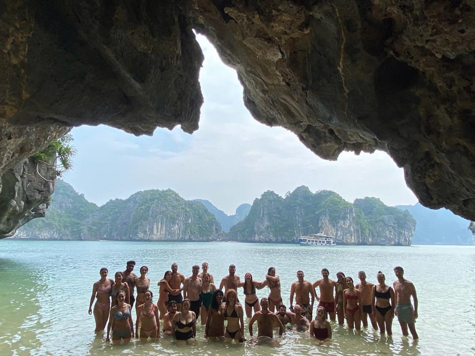 Nearby landmark, Natural landscape, group of guests