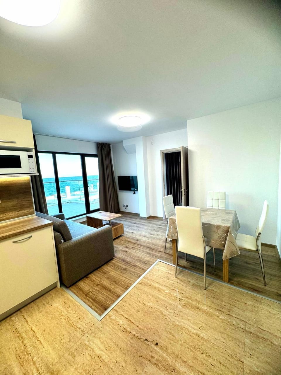 Communal lounge/ TV room, TV and multimedia, Kitchen or kitchenette, Living room, Seating area