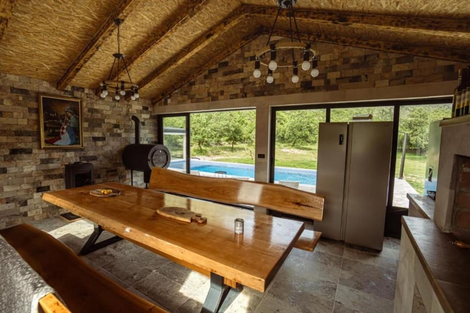 Seating area, Dining area