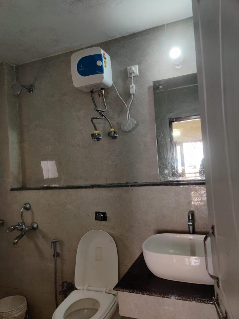 Shower, Toilet, Bathroom, bidet, towels