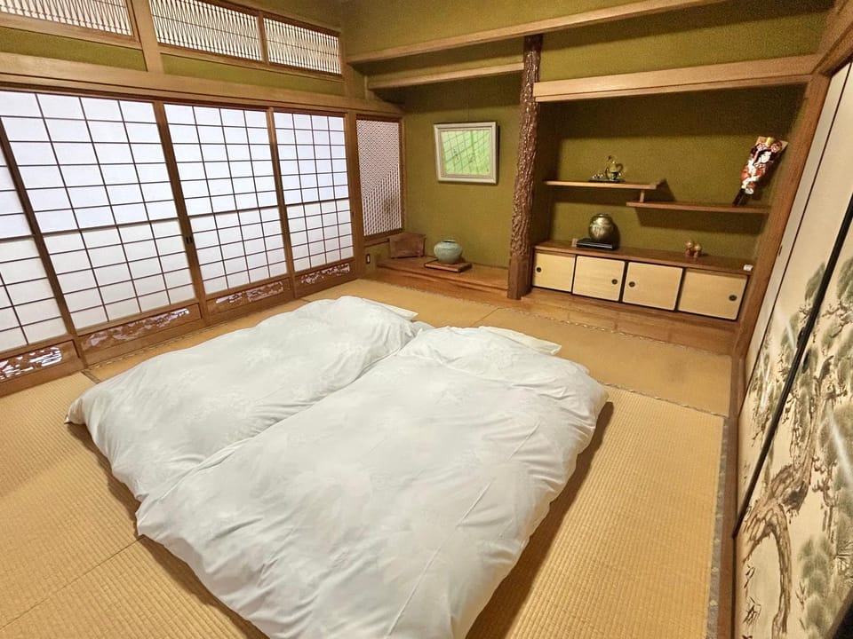 Photo of the whole room, Bedroom