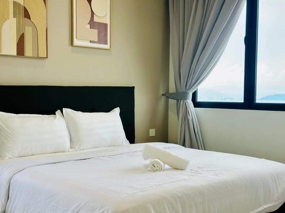 High Rise Haven 3BR Rooftop Pool Stylish Comfort 9pax Apartment in Bayan Lepas