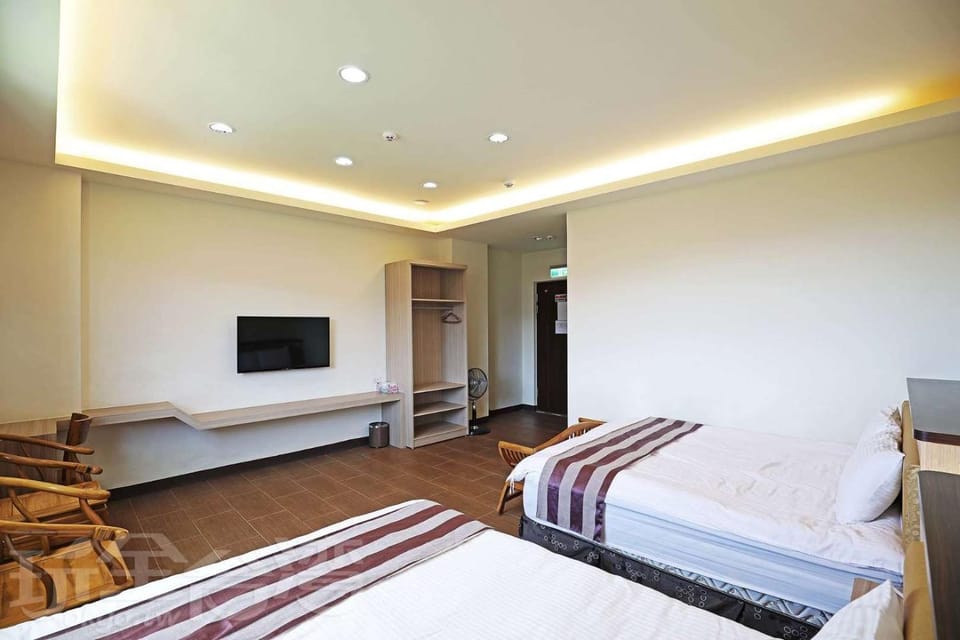 Bed, TV and multimedia, Bedroom, wardrobe