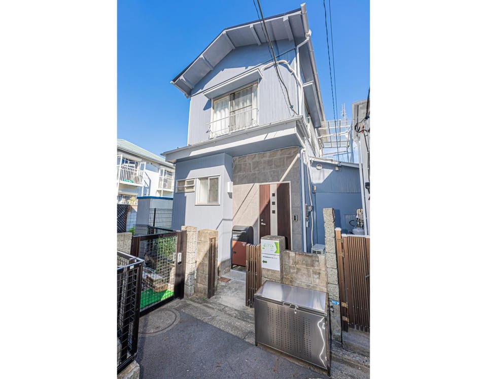 Property building, Day
