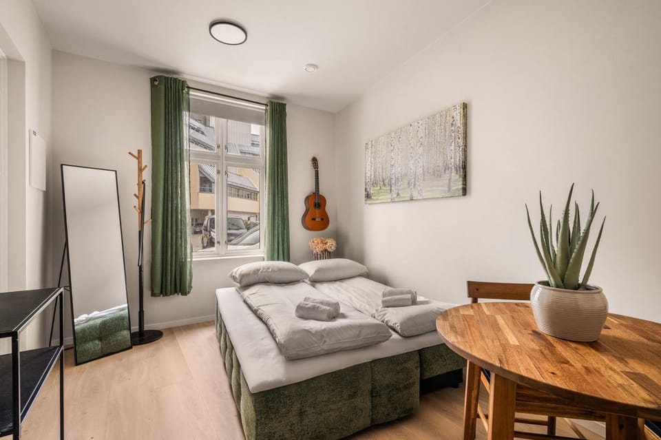 Bed, Living room