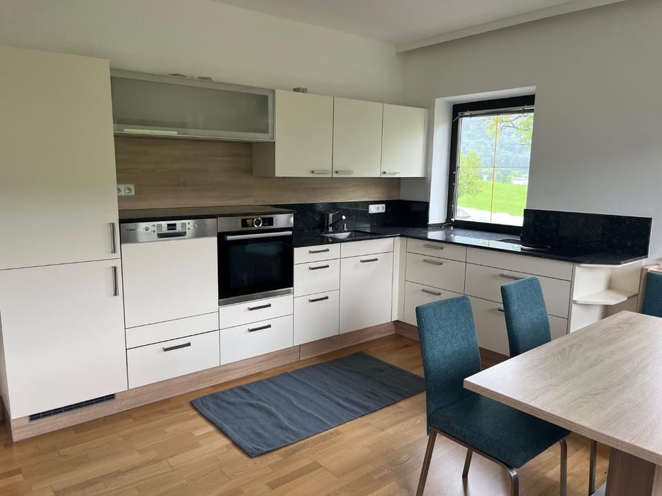 Kitchen or kitchenette, Dining area, dishwasher, stove