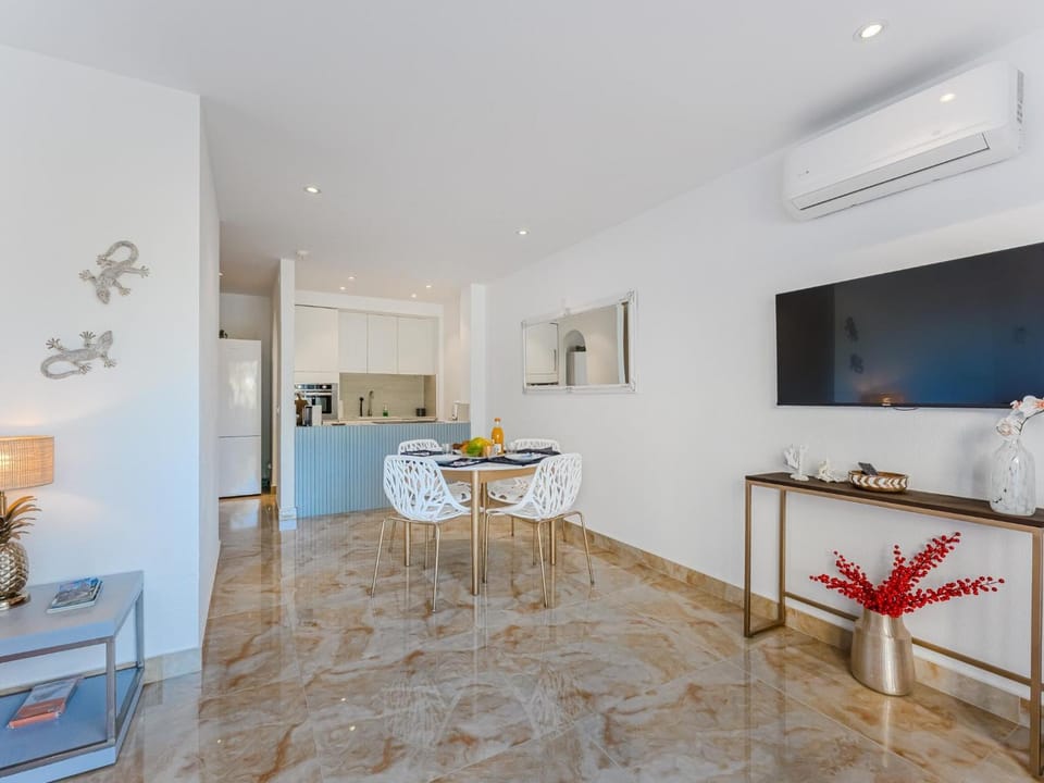 TV and multimedia, Dining area, air conditioner