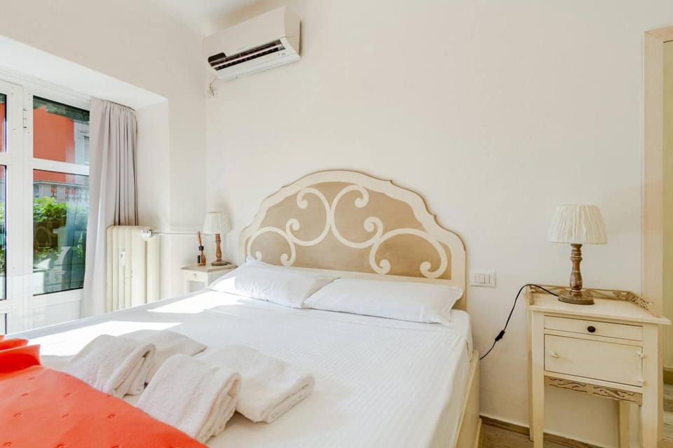 Bedroom, air conditioner