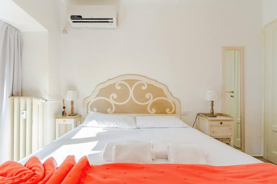 Bedroom, air conditioner