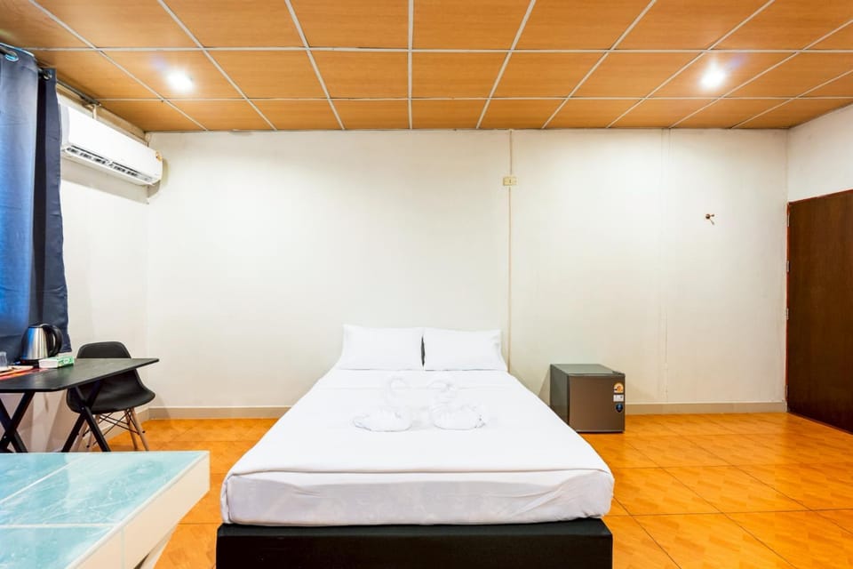 Bed, Bedroom, air conditioner