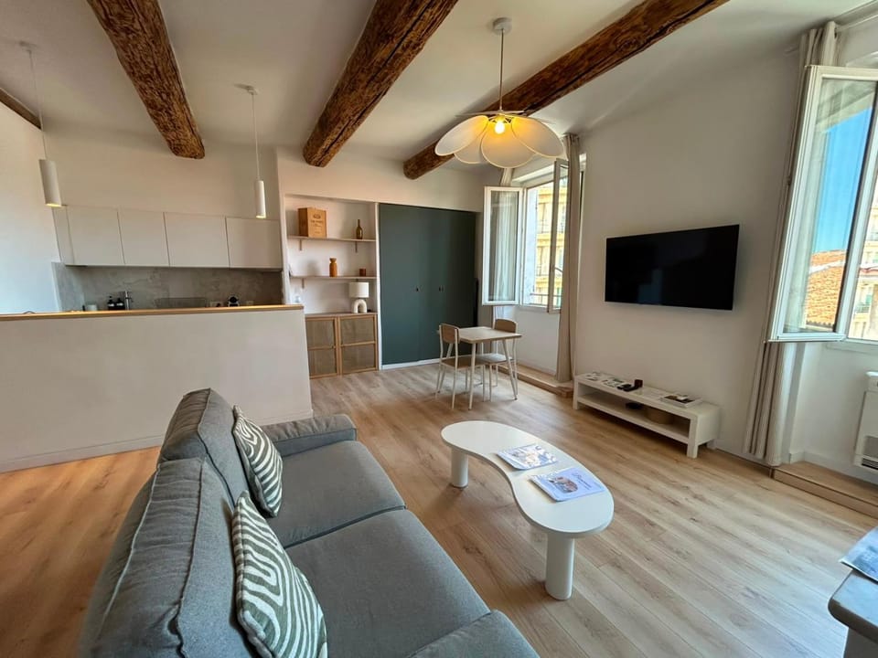 TV and multimedia, Kitchen or kitchenette, Living room