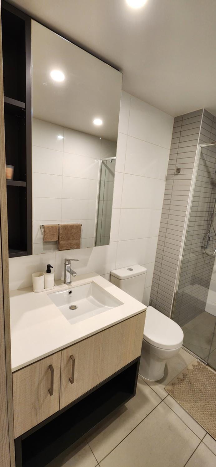 Shower, Toilet, Bath, towels