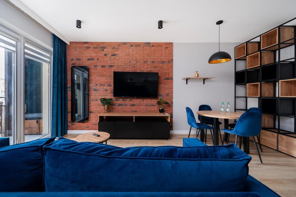 Communal lounge/ TV room, TV and multimedia, Living room, Seating area, Evening entertainment
