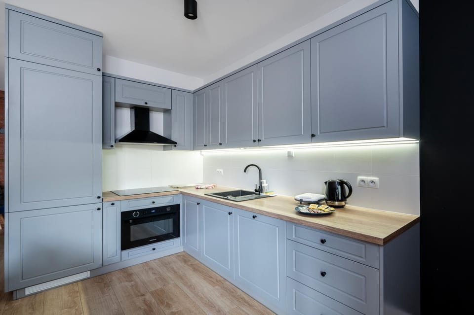 Coffee/tea facilities, Kitchen or kitchenette, dishwasher, stove