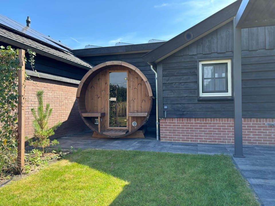 Valkse Hoeve with Sauna & Hot Tub | 6 persons Villa in Gelderland, Netherlands
