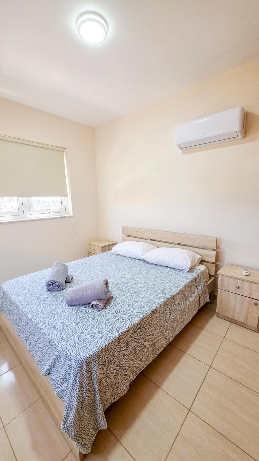 Bed, Bedroom, towels, air conditioner