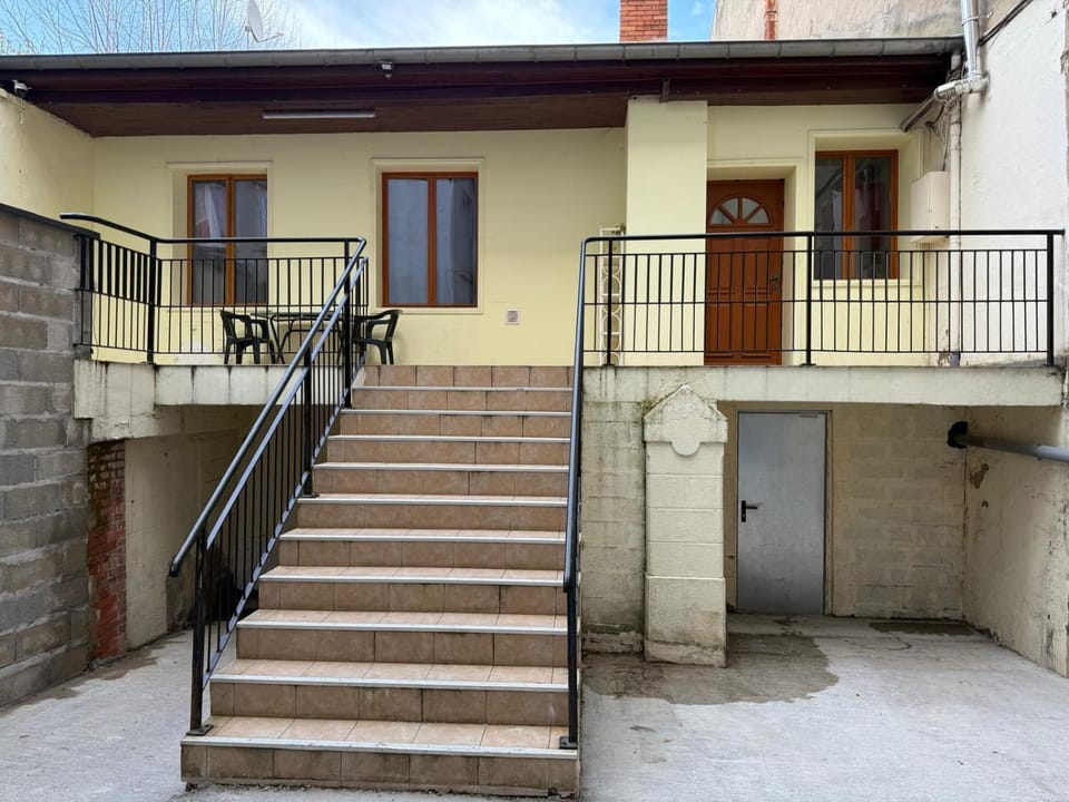 Face à la gare - Chambre 6 Bed and Breakfast in Auvergne-Rhône-Alpes