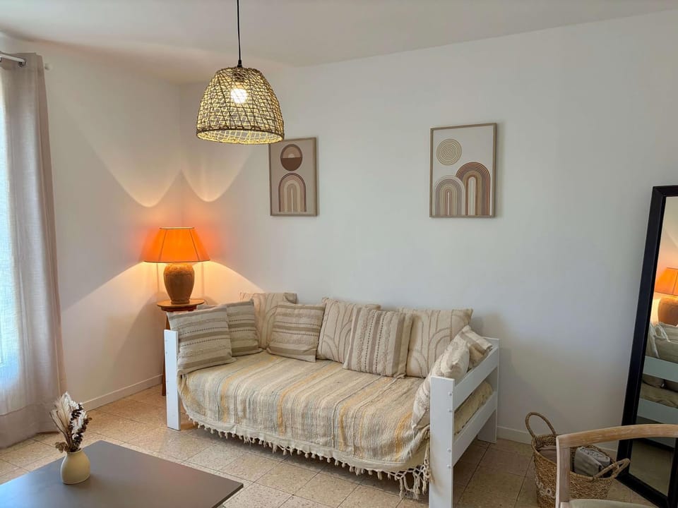 Communal lounge/ TV room, TV and multimedia, Seating area