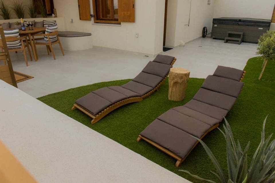 Seating area, sunbed
