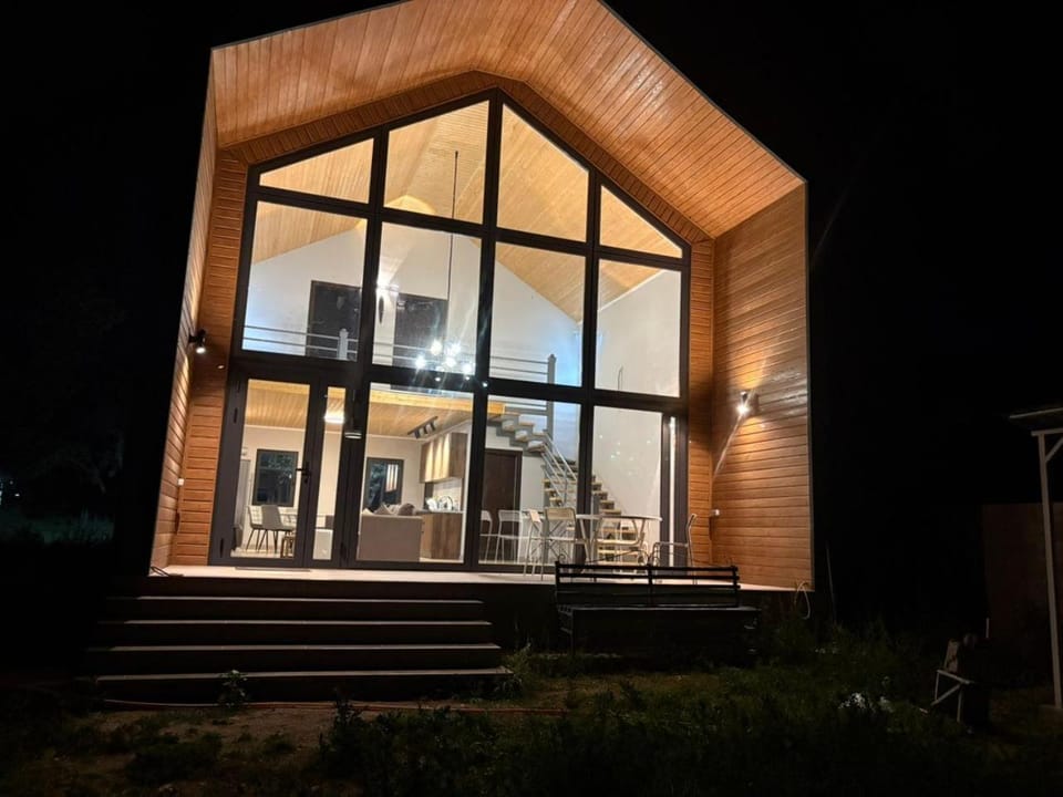 Facade/entrance, Night