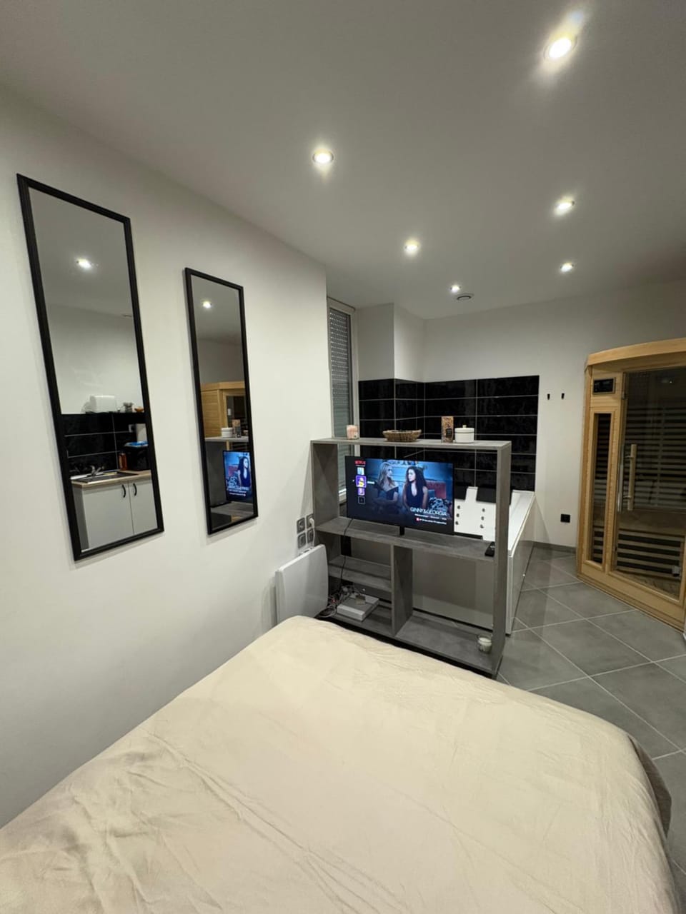 Bed, TV and multimedia