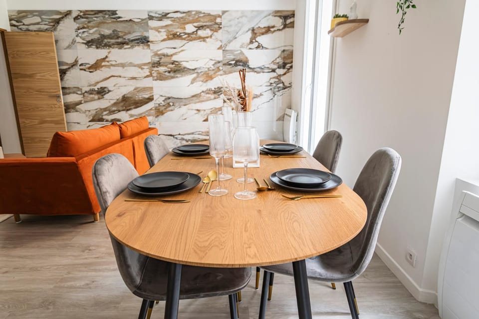 Living room, Dining area