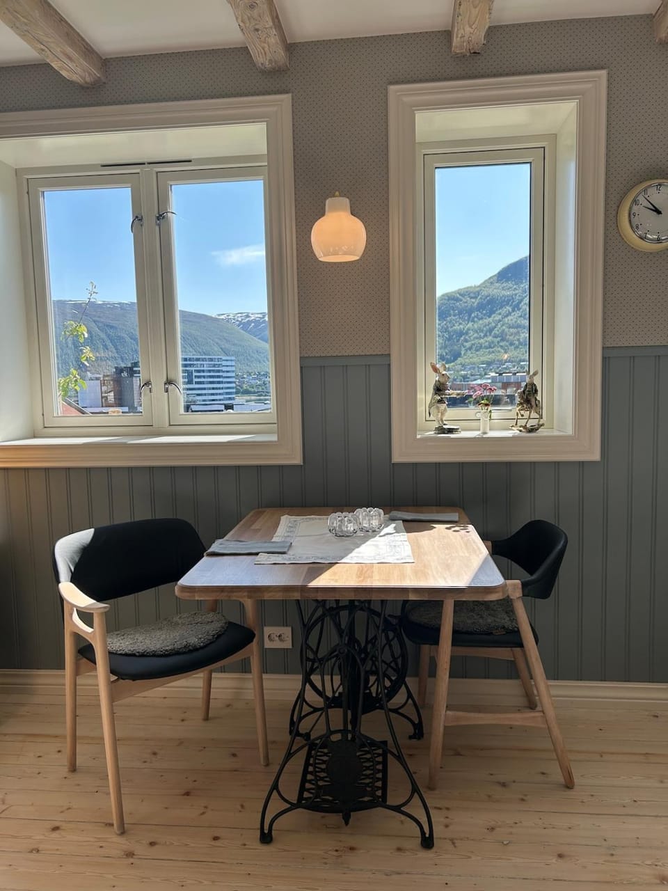 Dining area, City view, Mountain view