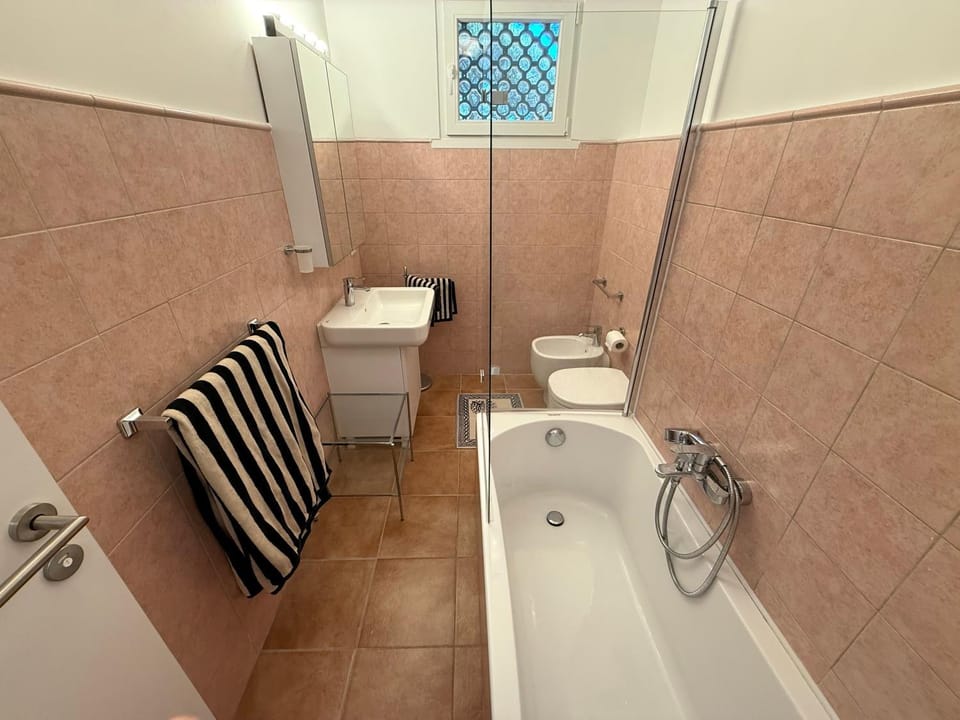 Shower, Toilet, Bathroom, Bath, bidet