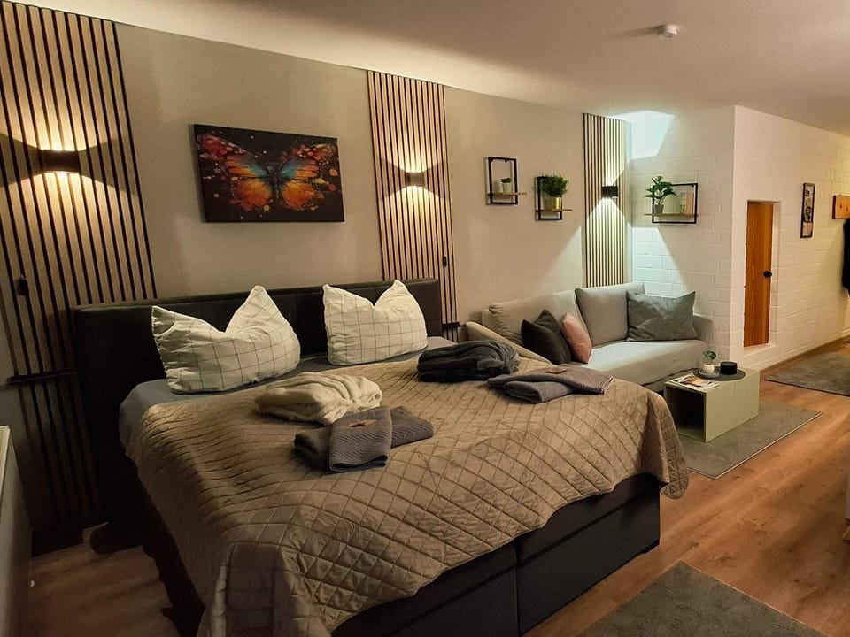 Bed, Photo of the whole room, Bedroom