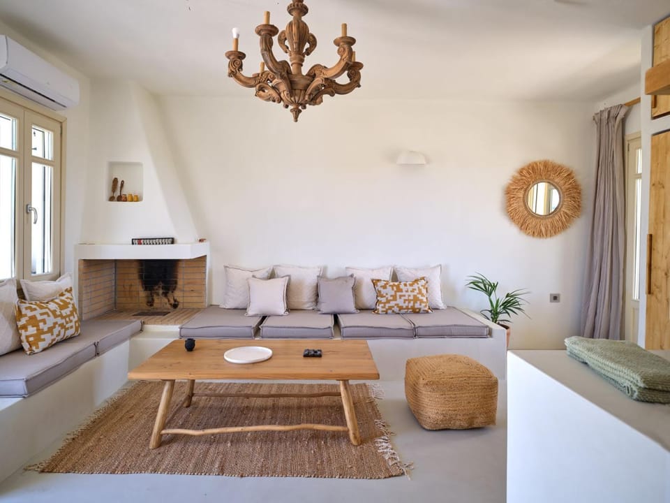 Paria Home Apartment in Naousa