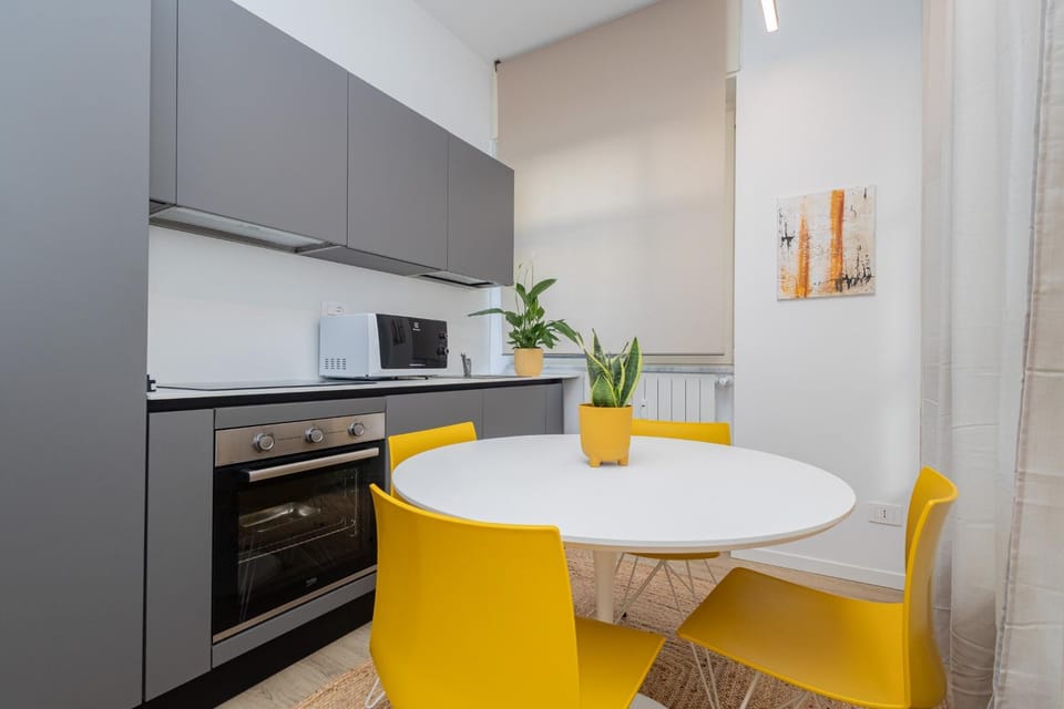 Kitchen or kitchenette, Dining area, oven, stove