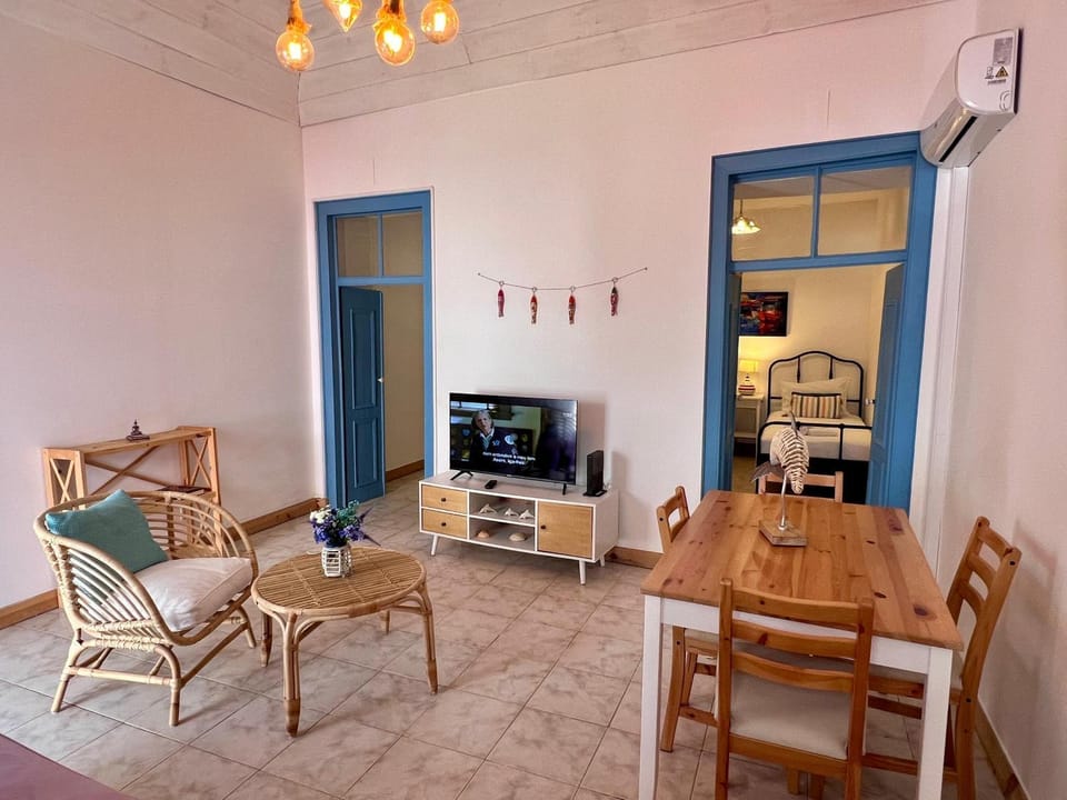 TV and multimedia, Living room, Dining area