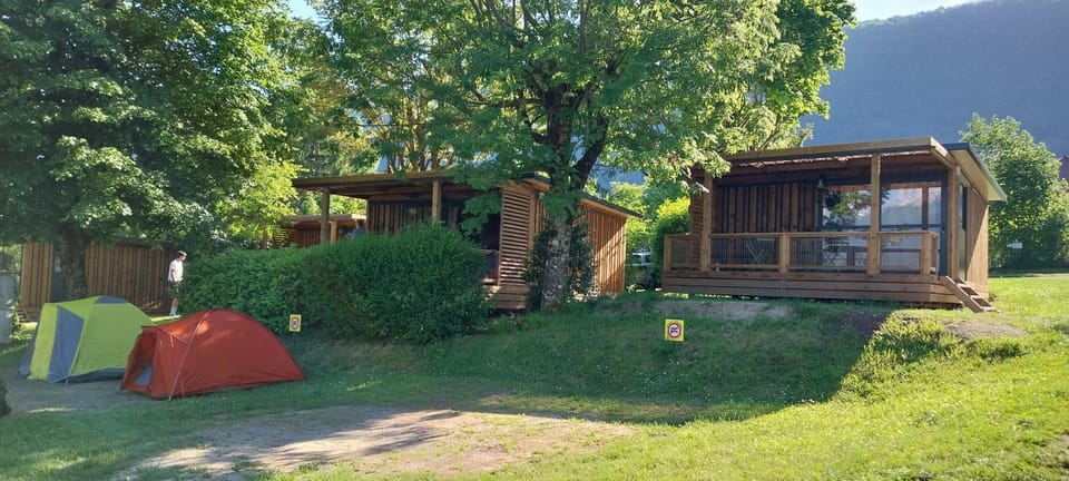 Camping Onlycamp Au Cœur du Lac - Lac d'Annecy Campground/ 
RV Resort in Sévrier