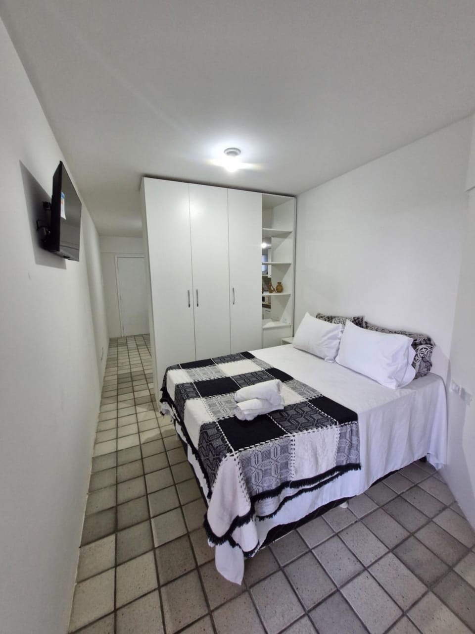 Bed, TV and multimedia, Photo of the whole room, Bedroom, towels, wardrobe