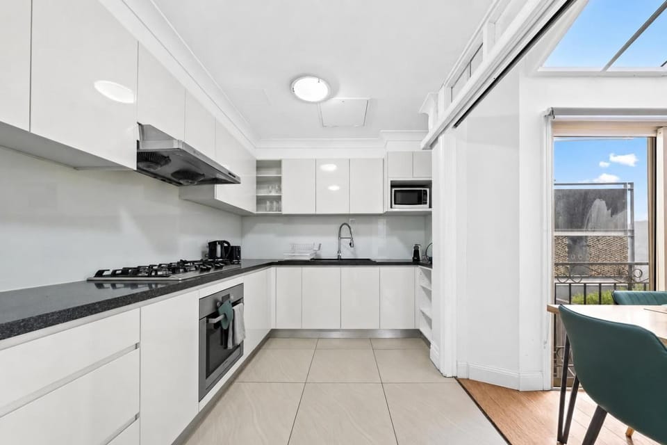 Kitchen or kitchenette, Photo of the whole room, microwave, oven, stove