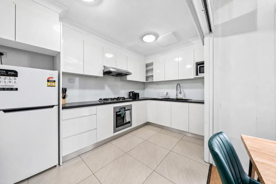 Coffee/tea facilities, Kitchen or kitchenette, microwave, oven, stove