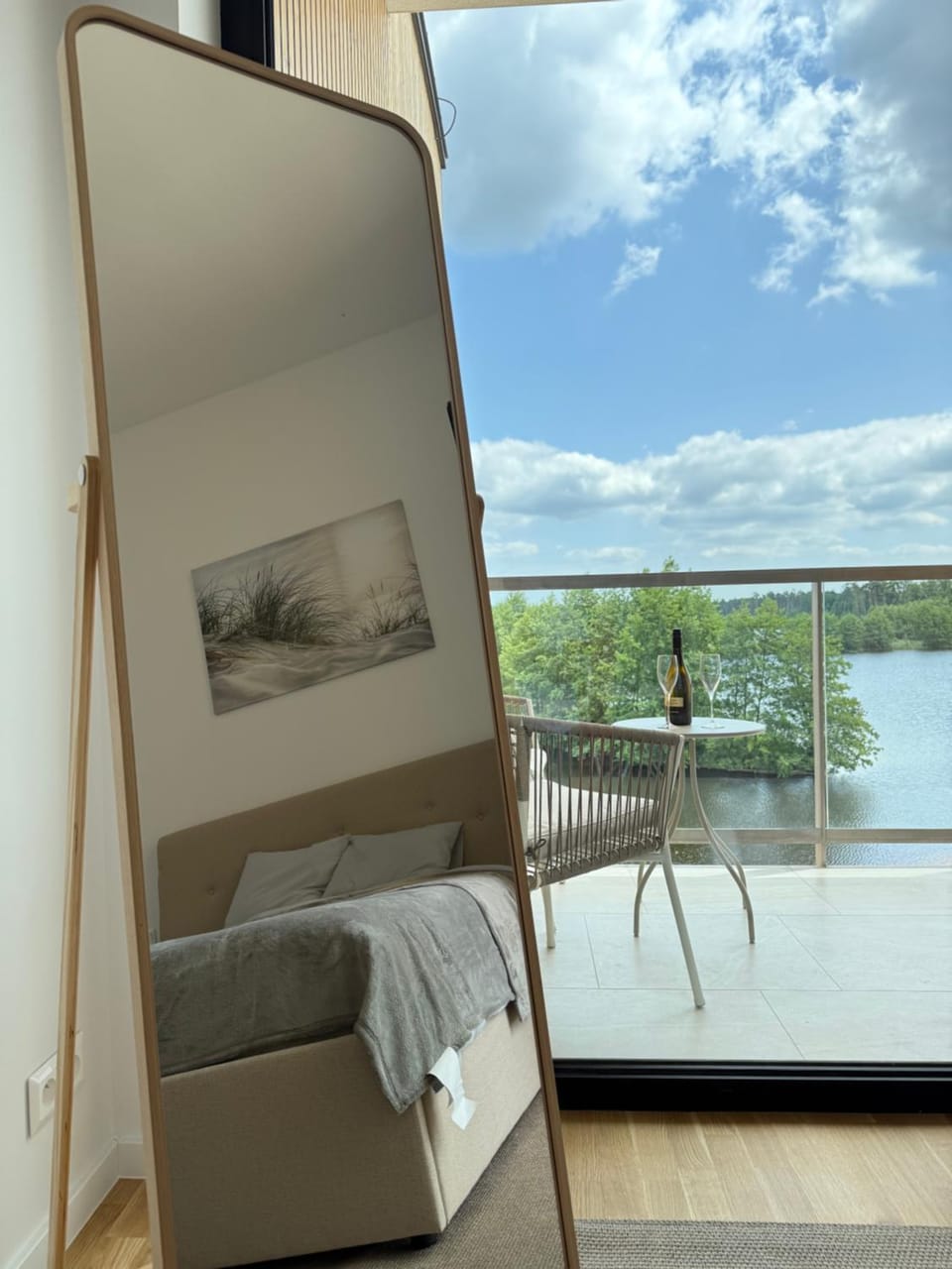 View (from property/room), Balcony/Terrace, Living room, Lake view