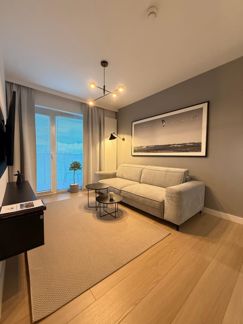 Communal lounge/ TV room, Bed, TV and multimedia, Living room, Photo of the whole room, Seating area, Evening entertainment