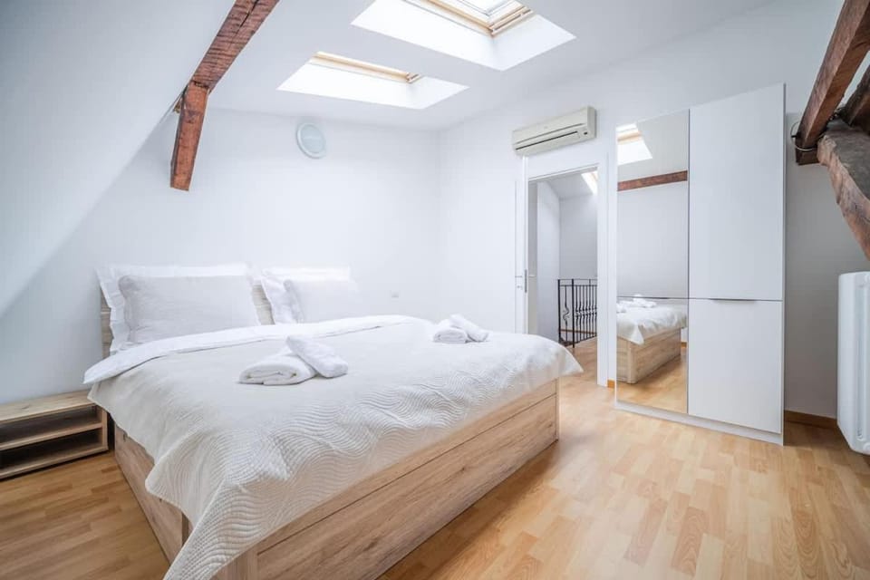 Bed, Photo of the whole room, Bedroom, towels, wardrobe, air conditioner