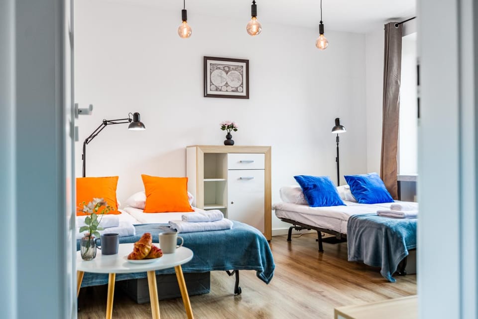 Bed, Living room, Photo of the whole room, Seating area, Bedroom