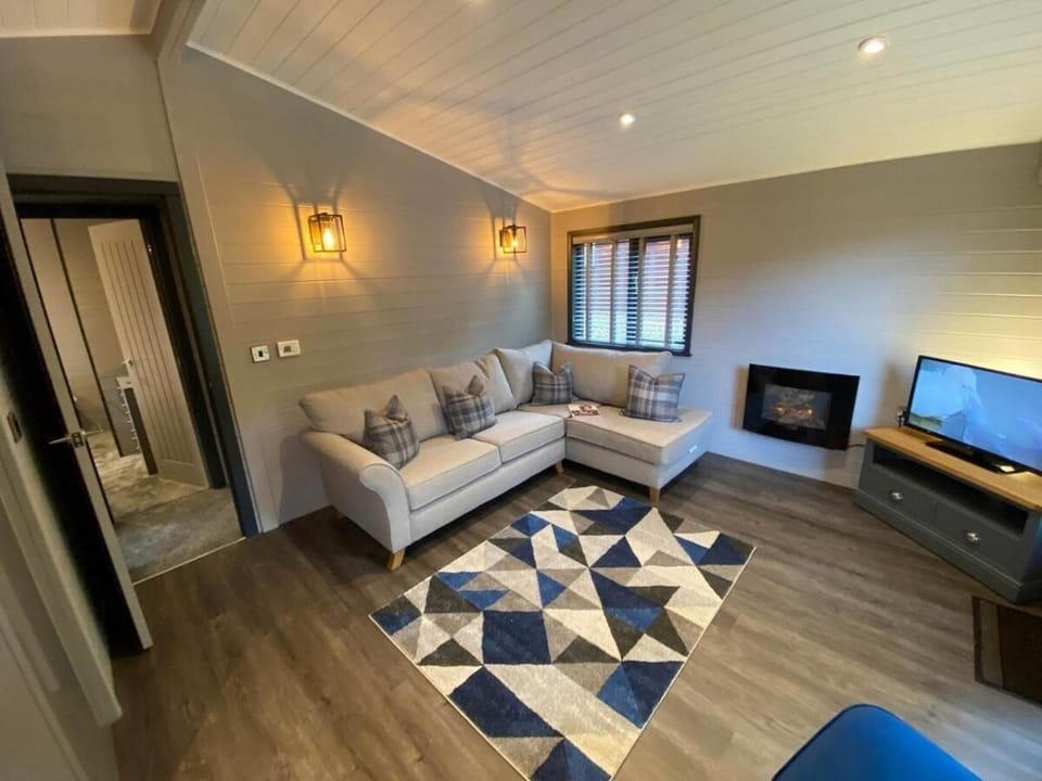L16 - Pet Friendly Penrhyn Spa Apartment in Wales
