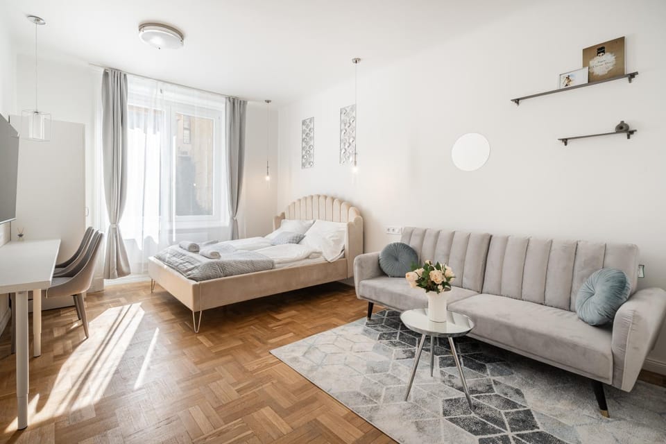 Bed, Living room, Photo of the whole room, Seating area