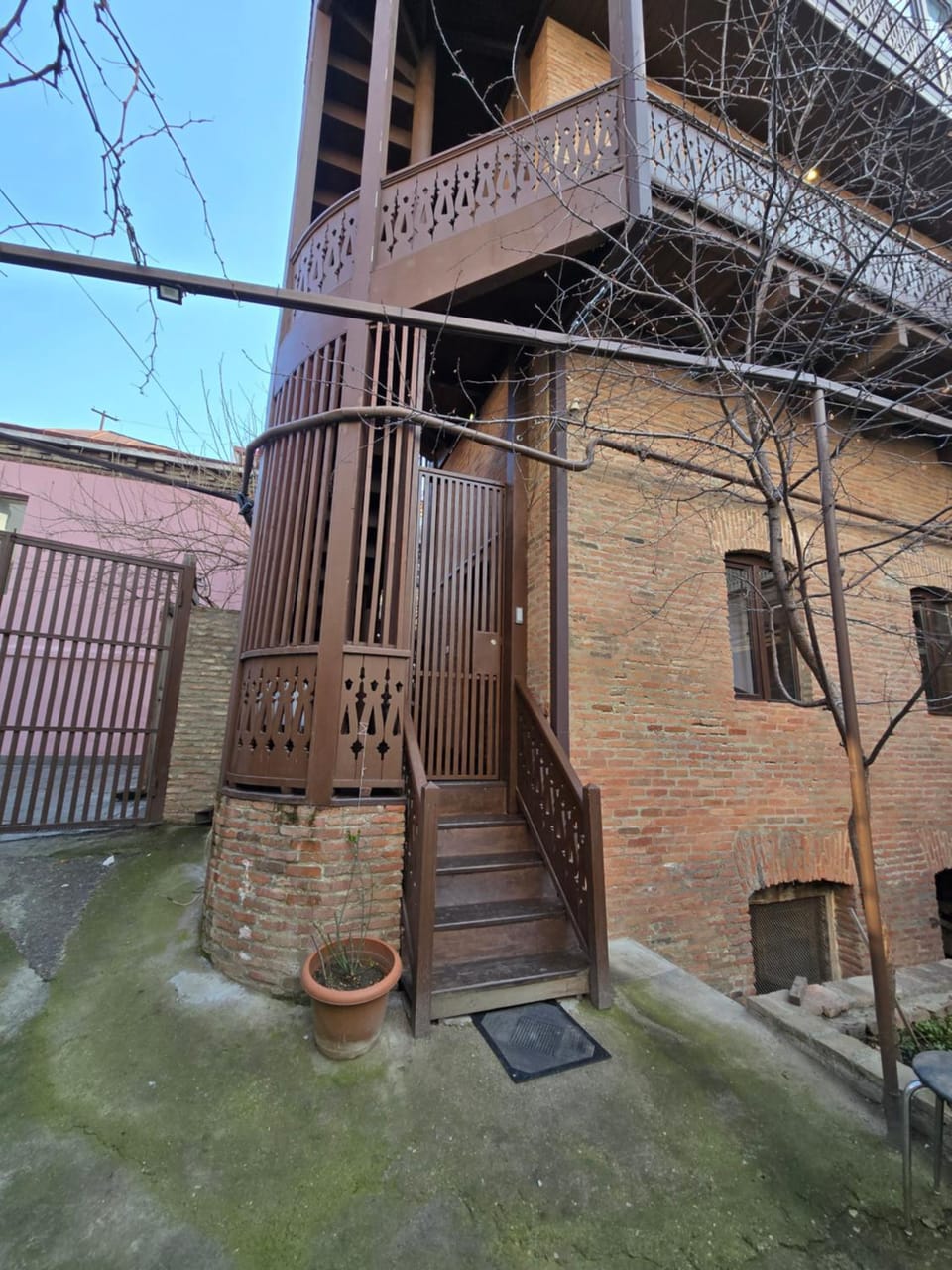 Facade/entrance