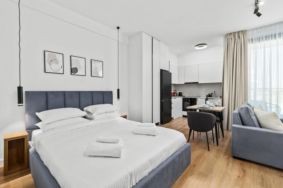 Bed, Kitchen or kitchenette, Seating area, towels