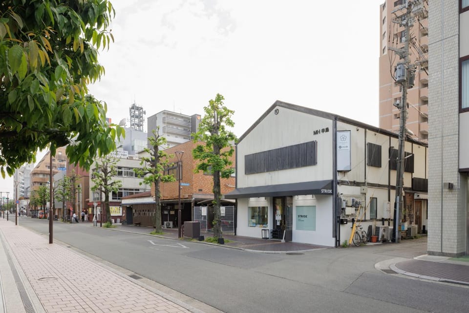 Day, Neighbourhood, City view, Street view, Location